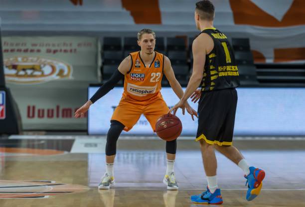 速打出反击 速打出反击