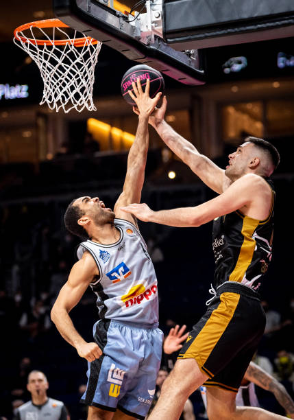 现最大的社 现最大的社