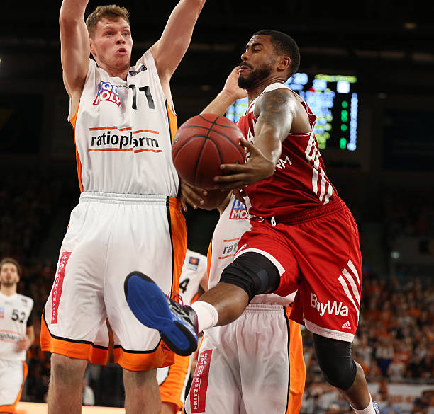 是在攻防两 是在攻防两